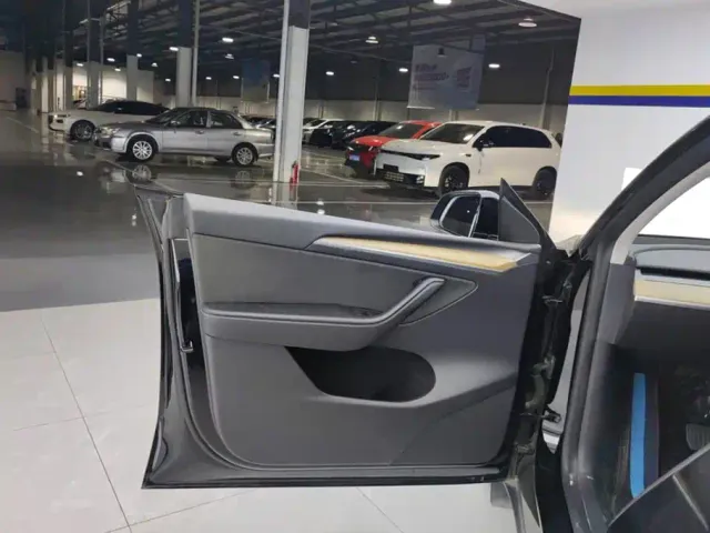 Tesla Model Y — Фото автомобиля 7