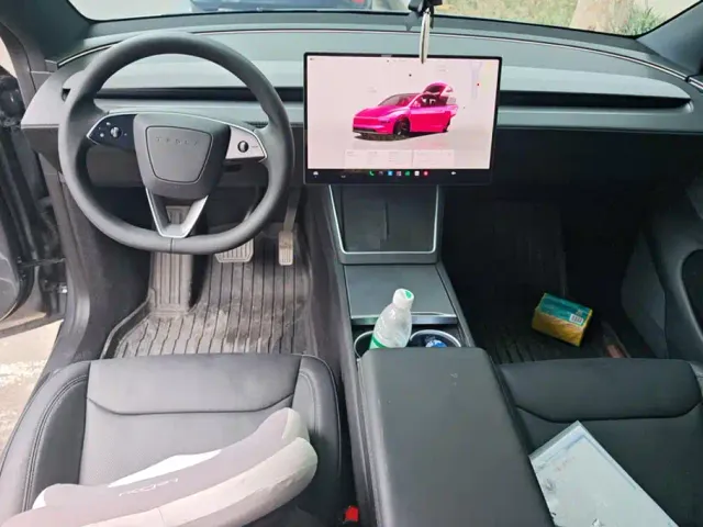 Tesla Model Y — Фото автомобиля 12