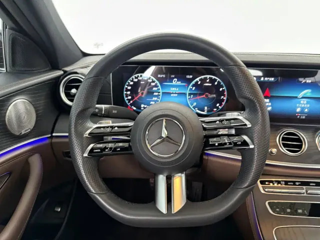 Mercedes-Benz E-Class — Фото автомобиля 16