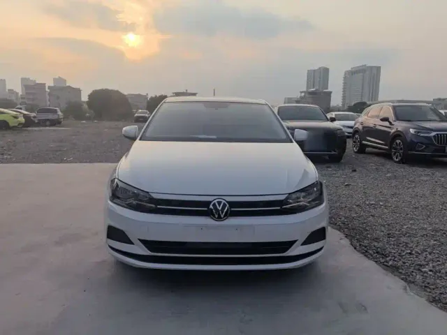 Volkswagen Polo — Фото автомобиля 2
