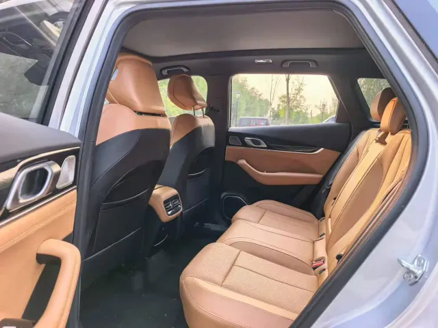 Geely Boyue L — Фото автомобиля 7