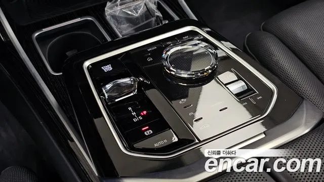 BMW 7-Series 7 серия (G70) 740i xDrive M Sport — Фото автомобиля 8