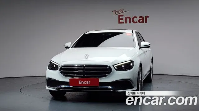 Mercedes-Benz E-Class — Фото автомобиля 3