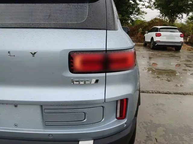 Geely ICON — Фото автомобиля 7