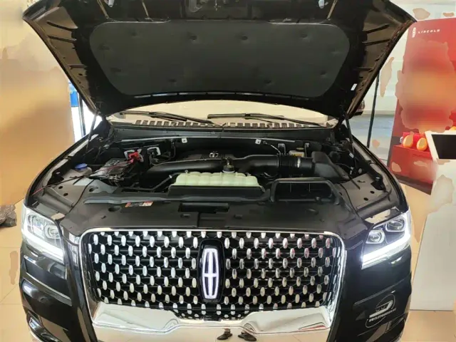 Lincoln Navigator — Фото автомобиля 19