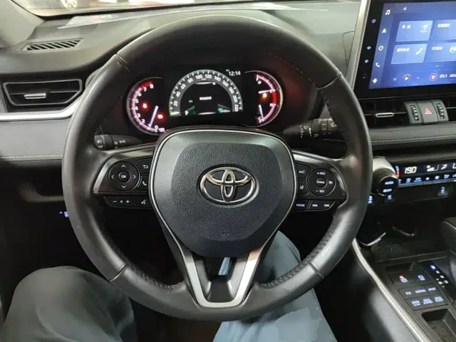 Toyota RAV4 — Фото автомобиля 10