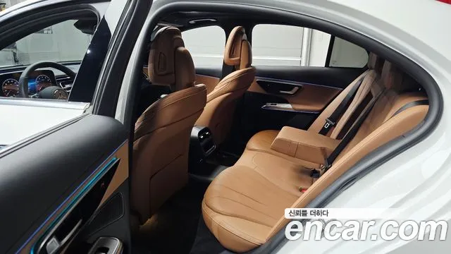 Mercedes-Benz E-Class — Фото автомобиля 11