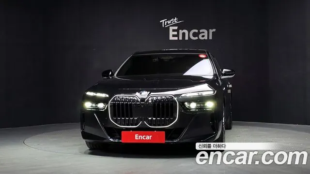 BMW 7-Series 7 серия (G70) 740i xDrive M Sport — Фото автомобиля 3