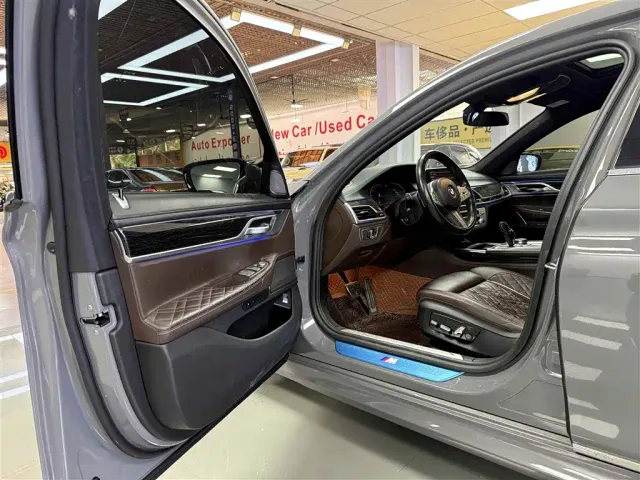 BMW 7 Series — Фото автомобиля 17