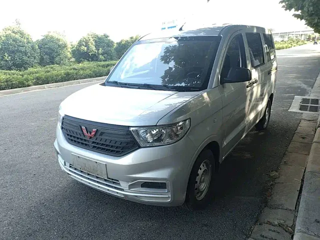 Фотография автомобиля — Wuling Hongguang V