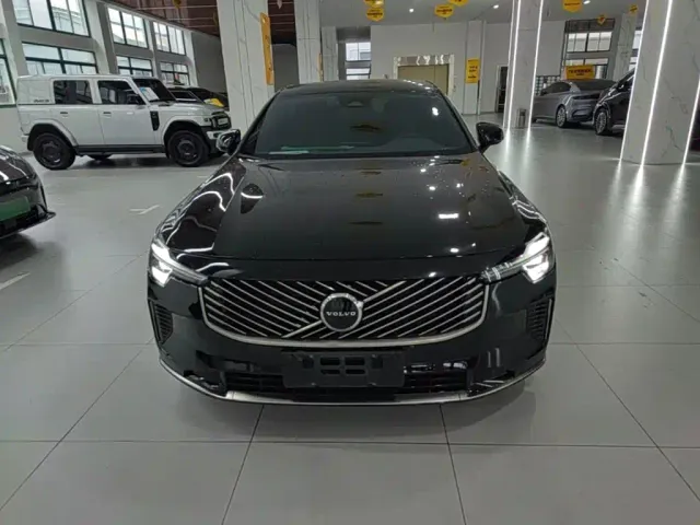 Volvo S90 — Фото автомобиля 2