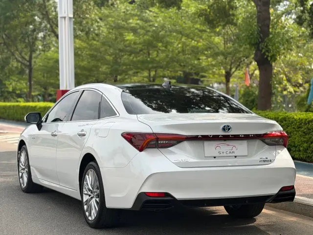 Toyota Avalon 2023 Hybrid 2.5L XLE Premium Edition — Фото автомобиля 6