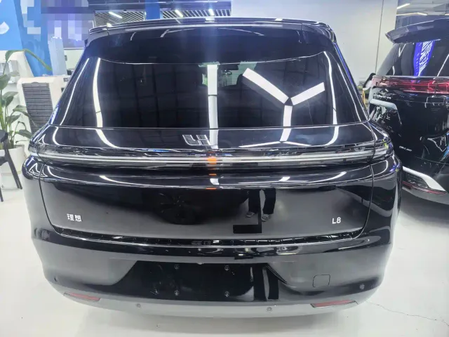 Li Auto L8 — Фото автомобиля 12