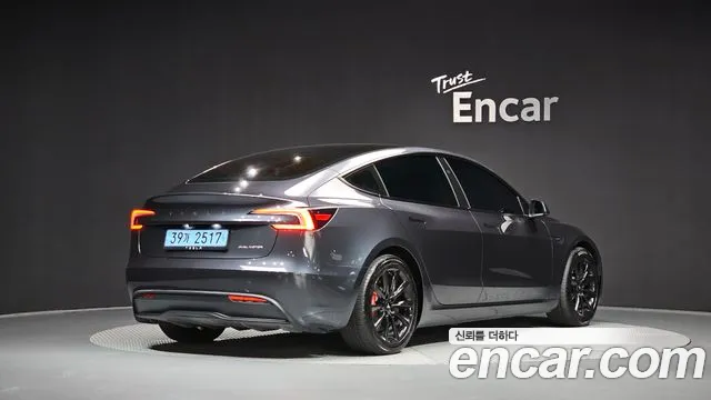 Tesla Model 3 — Фото автомобиля 2