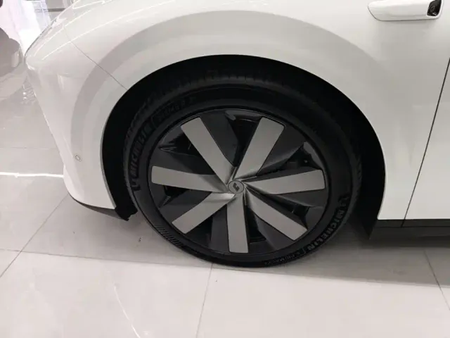 Li Auto i6 — Фото автомобиля 22