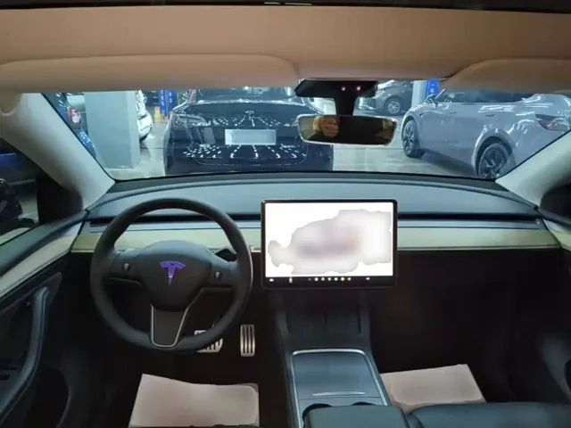 Tesla Model Y — Фото автомобиля 9