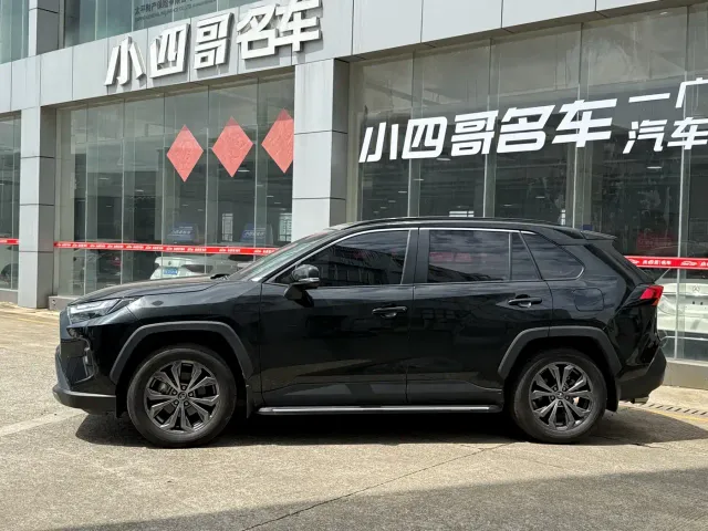 Toyota RAV4 — Фото автомобиля 4