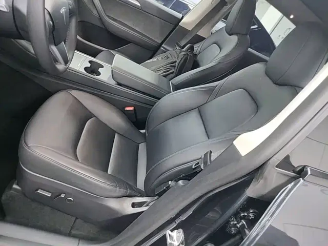 Tesla Model Y — Фото автомобиля 14