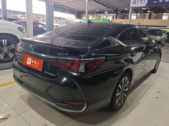 Lexus ES — Фото автомобиля 6