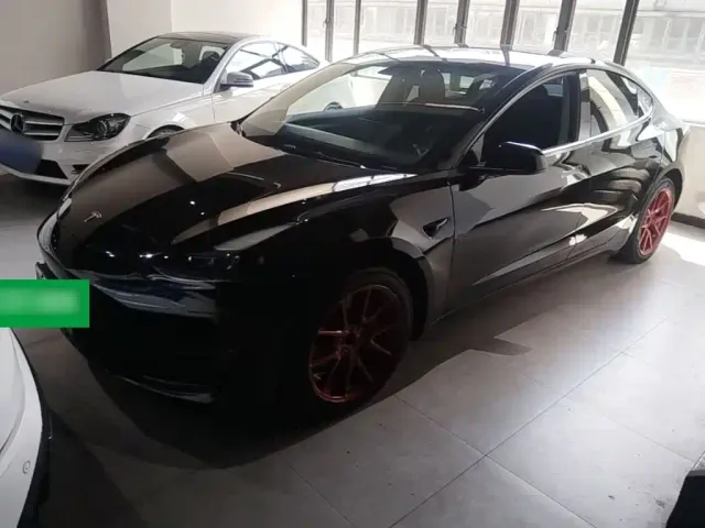 Фотография автомобиля — Tesla Model 3