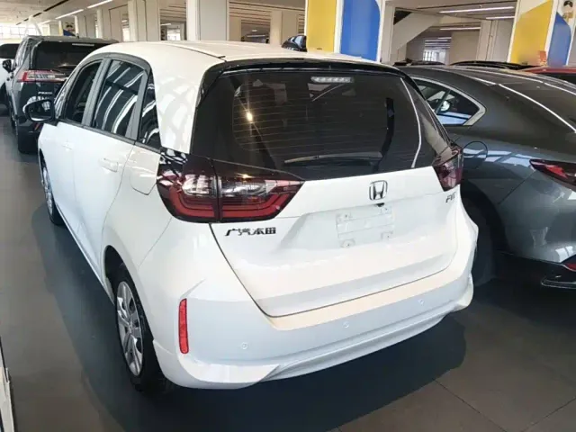 Honda Fit — Фото автомобиля 4