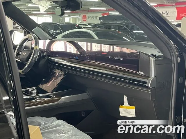 Cadillac Escalade Generation 5 — Фото автомобиля 16