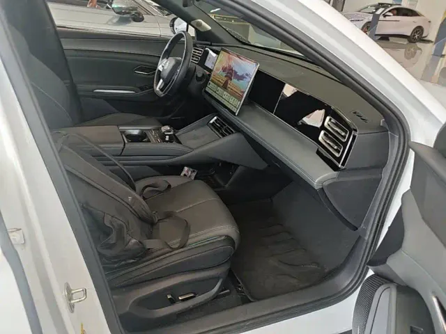 BYD Qin L — Фото автомобиля 24