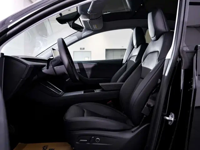 Tesla Model Y — Фото автомобиля 22