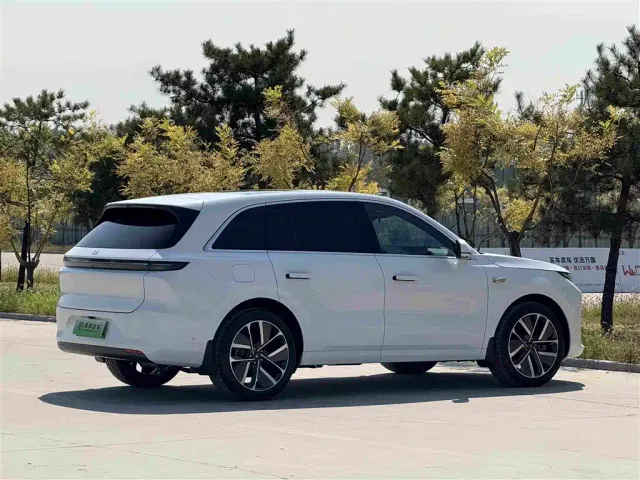 Li Auto L6 — Фото автомобиля 27