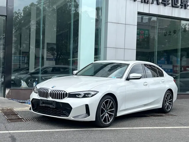 Фотография автомобиля — BMW 3 Series