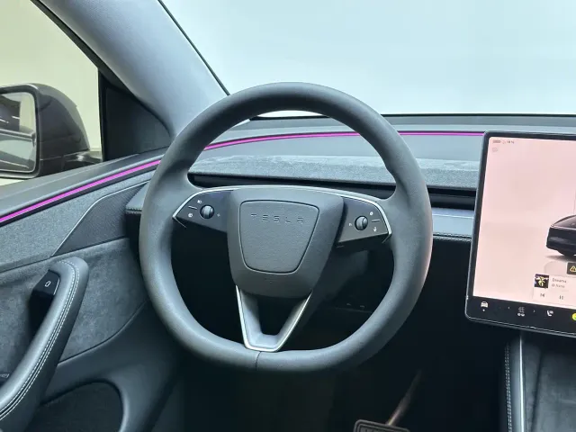 Tesla Model Y — Фото автомобиля 18