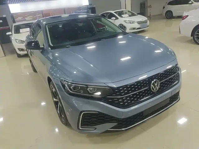 Volkswagen Passat — Фото автомобиля 3
