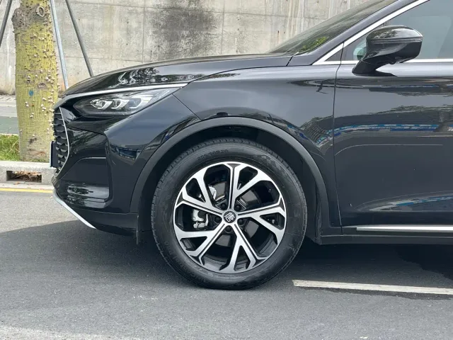 BYD Tang — Фото автомобиля 8