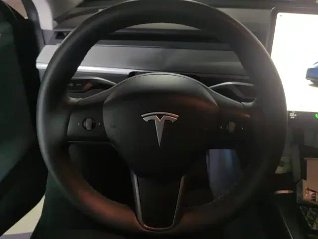 Tesla Model Y — Фото автомобиля 15