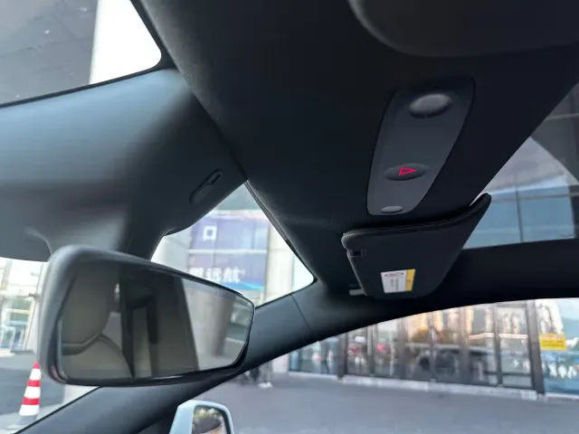 Tesla Model Y — Фото автомобиля 26