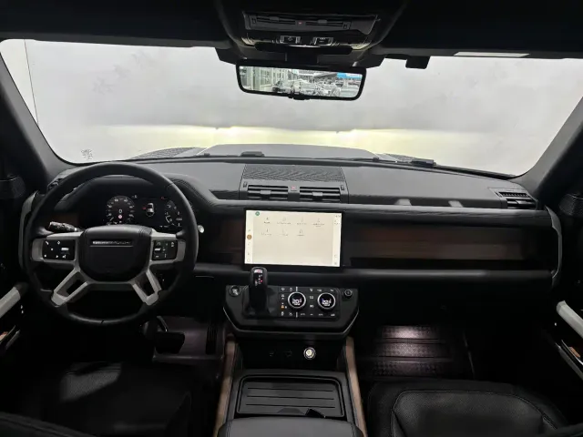 Land Rover Defender — Фото автомобиля 14