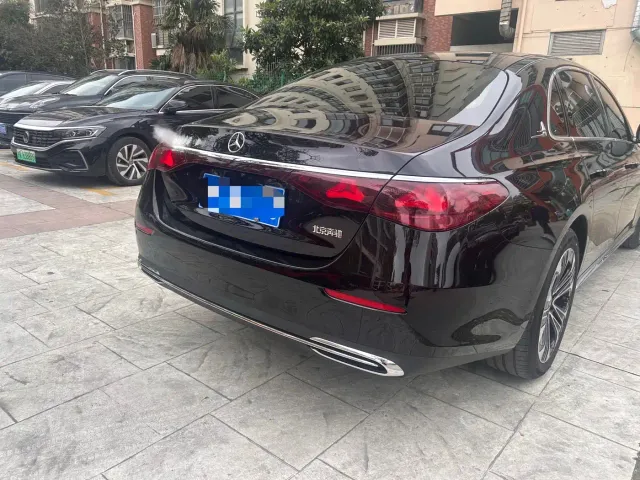 Mercedes-Benz E-Class — Фото автомобиля 4