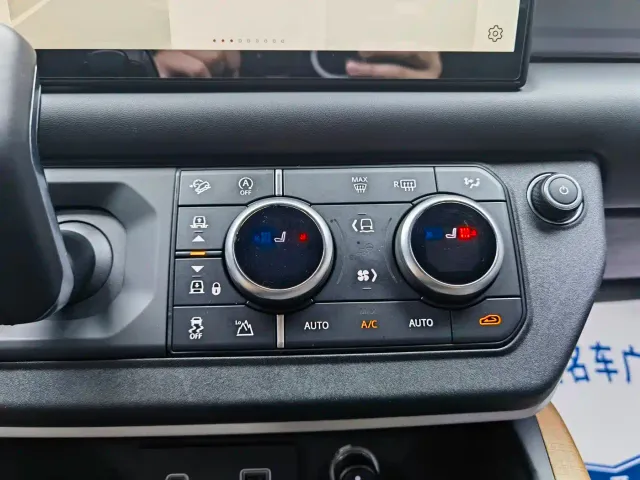 Land Rover Defender — Фото автомобиля 13