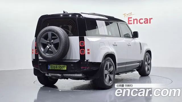 Land Rover Defender — Фото автомобиля 2