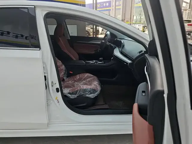 Changan Eado — Фото автомобиля 8