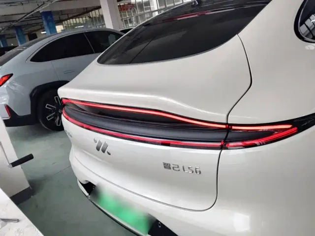 IM Motors LS6 — Фото автомобиля 5