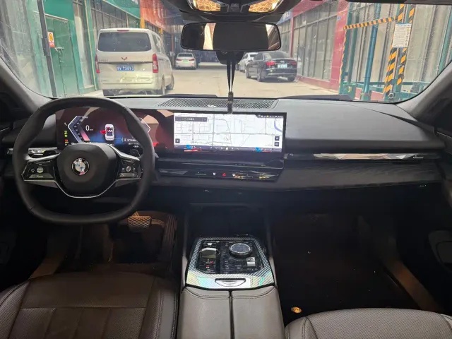 BMW 5 Series — Фото автомобиля 8