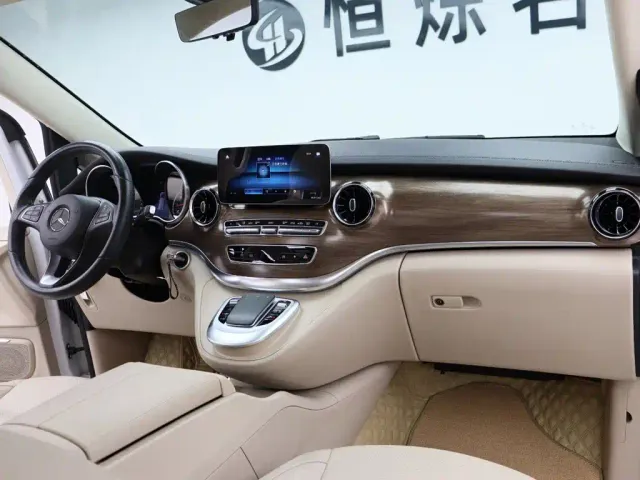 Mercedes-Benz V-Class — Фото автомобиля 22