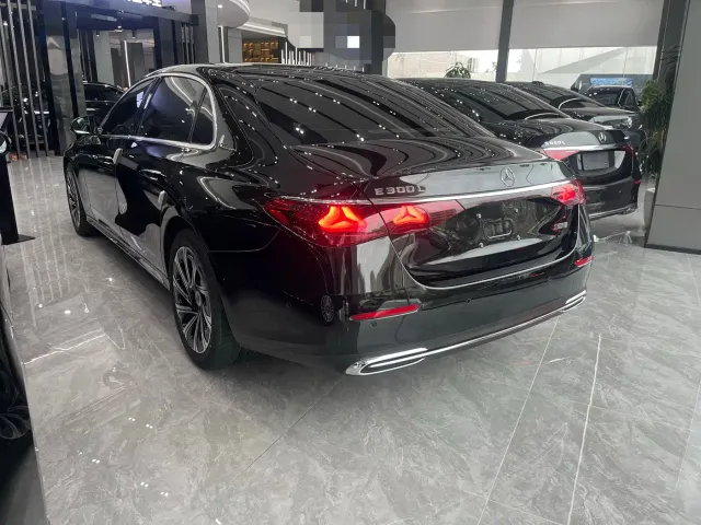 Mercedes-Benz E-Class — Фото автомобиля 8
