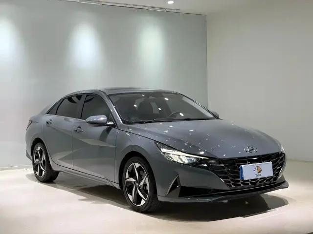 Hyundai Elantra — Фото автомобиля 3