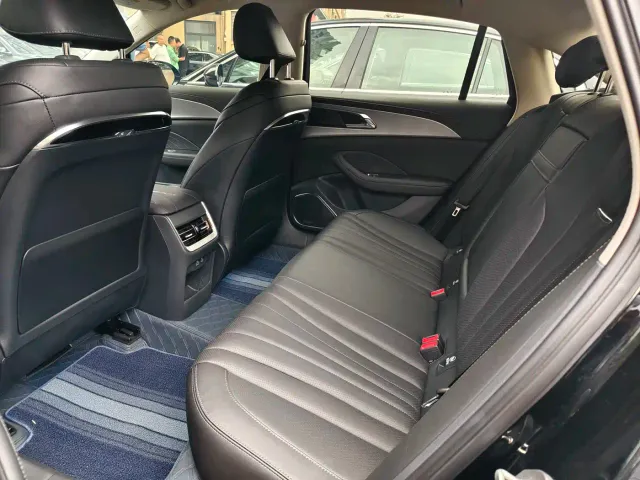 Hongqi H5 — Фото автомобиля 11
