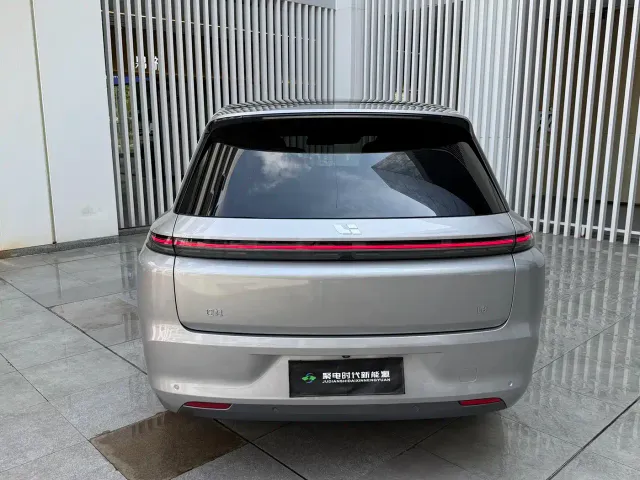 Li Auto L8 — Фото автомобиля 5