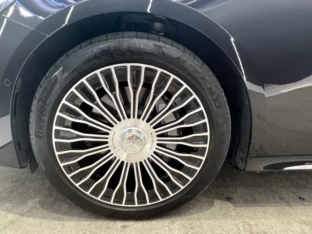Mercedes-Benz E-Class — Фото автомобиля 12