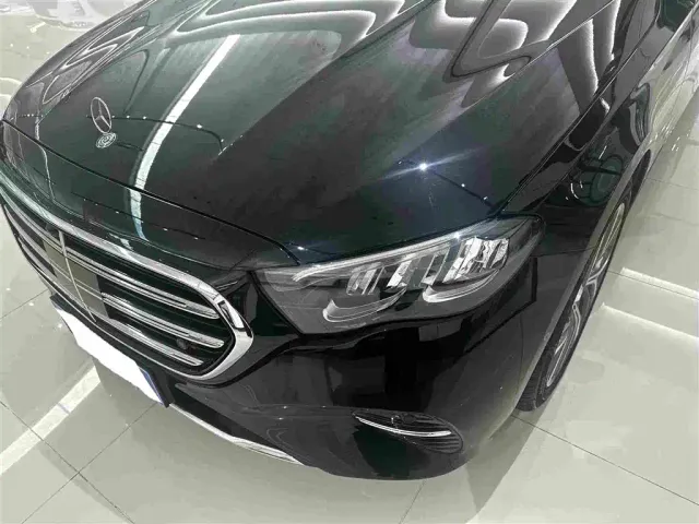 Mercedes-Benz E-Class — Фото автомобиля 4