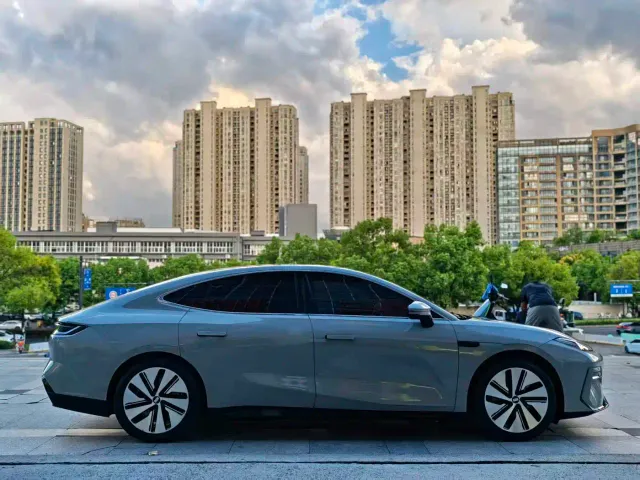 Geely Galaxy E8 — Фото автомобиля 17